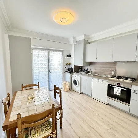 Palm Balcon Apercu Brow31 * Cannes